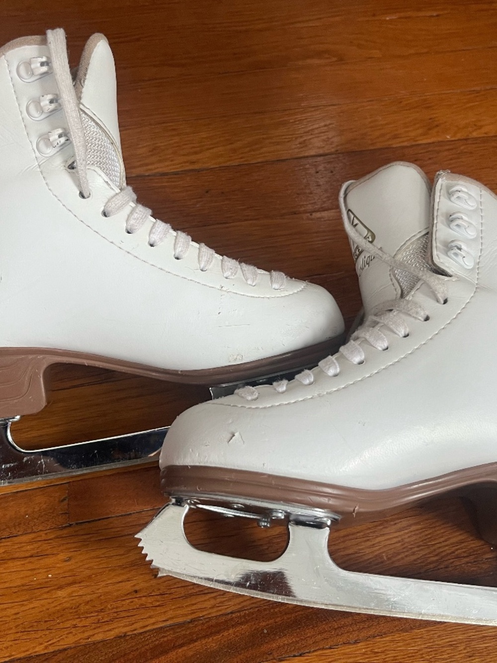 Jackson Ultima Mystique Figure Ice Skates White Youth Size 1.5 Mark II Blades